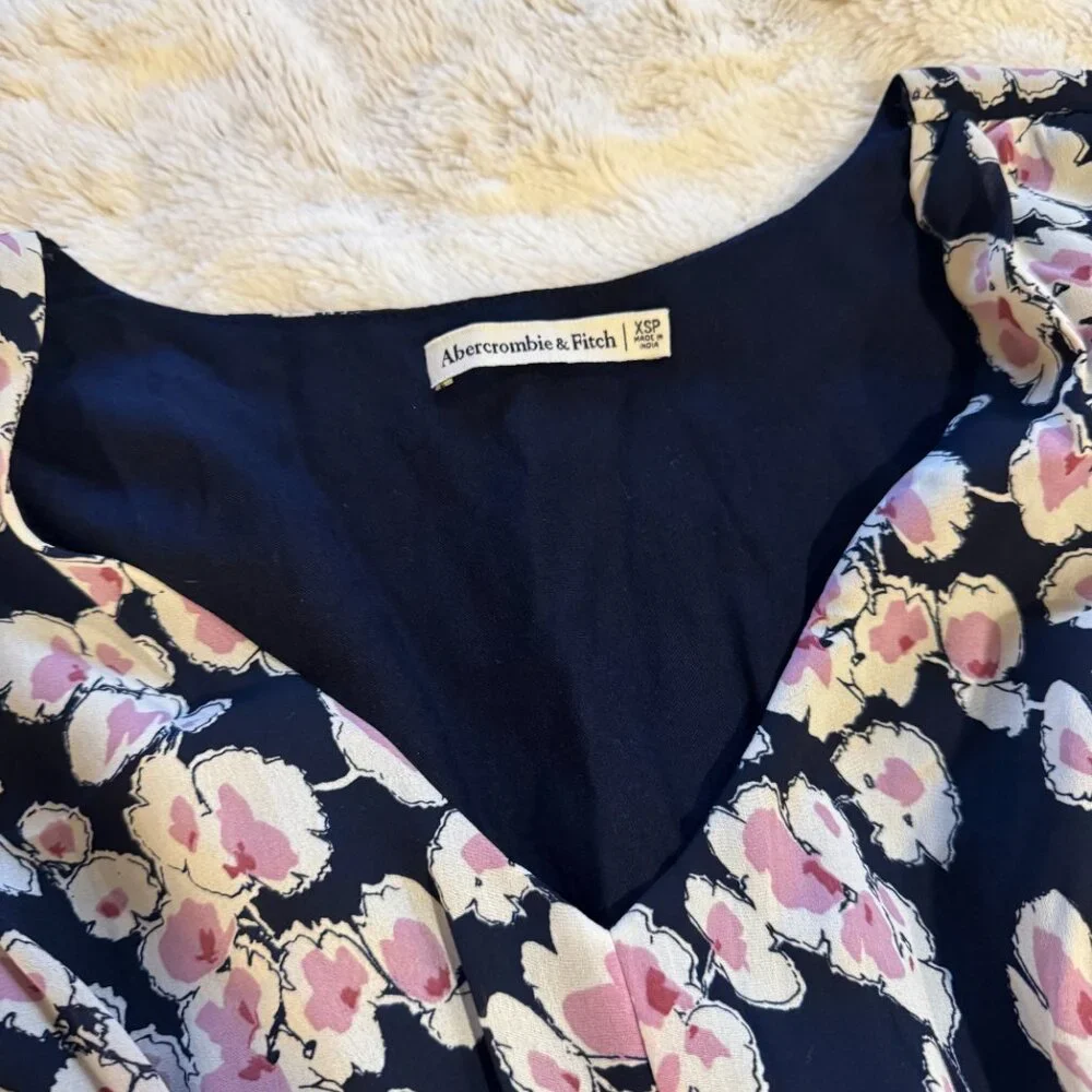 Abercrombie Long-Sleeve Smocked Waist Mini Dress (Petite XS) - Picture 5 of 5